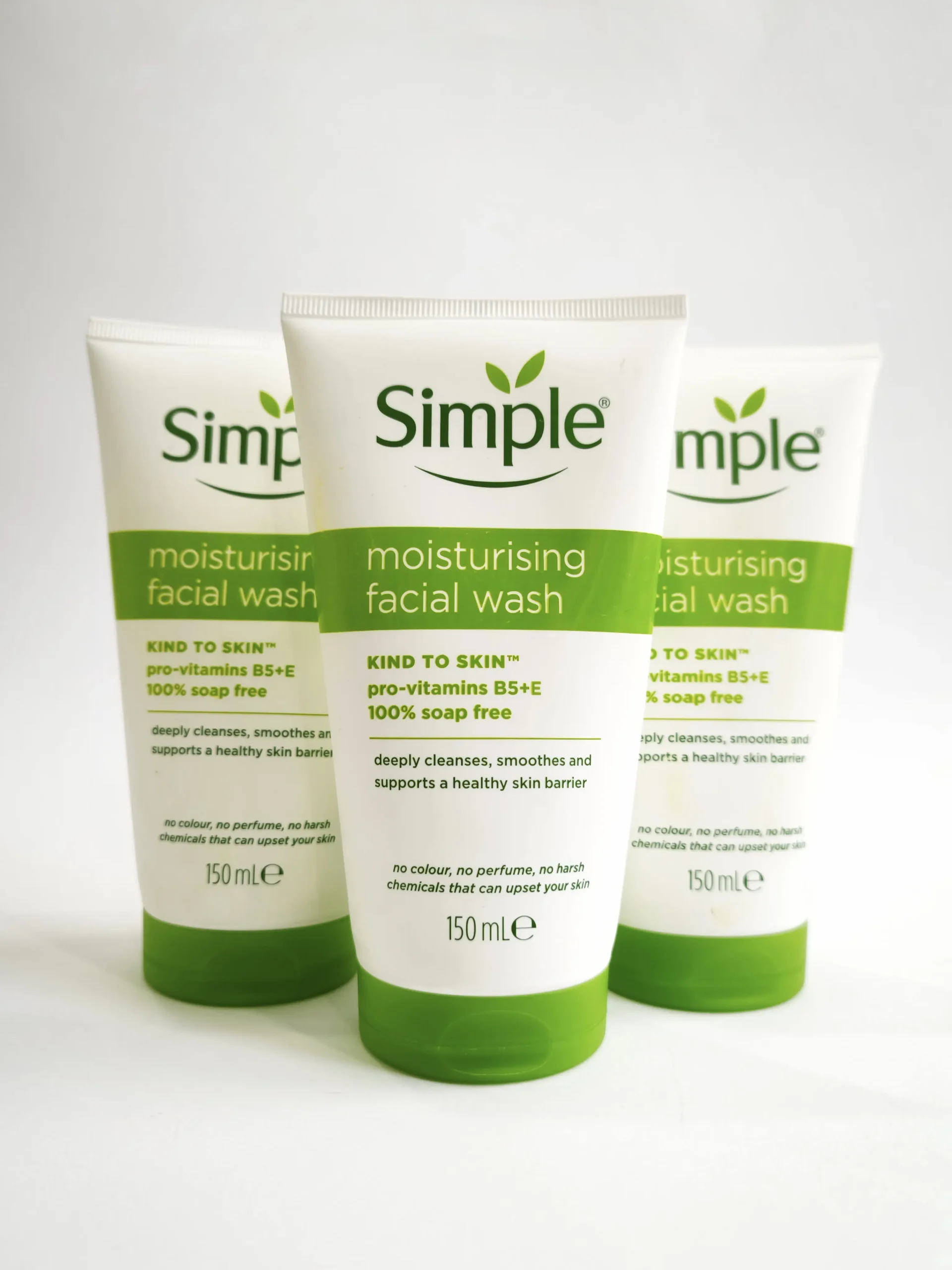 ژل شست و شوی مرطوب کننده صورت سیمپل moisturising facial wash